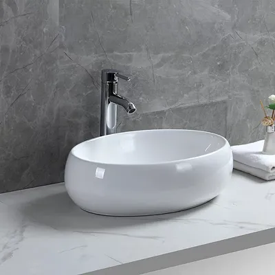 グレー壁に映える白い丸型洗面ボウル